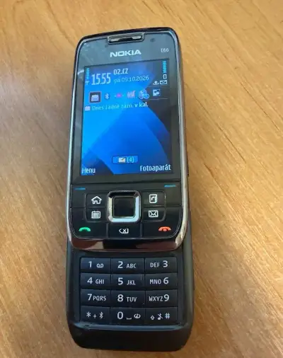 NOKIA E66 plně funkční s originální baterií a nabíječkou