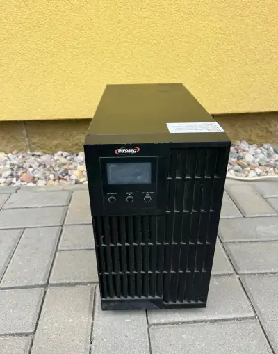 Záložní zdroj UPS - 3000VA - zánovní batere