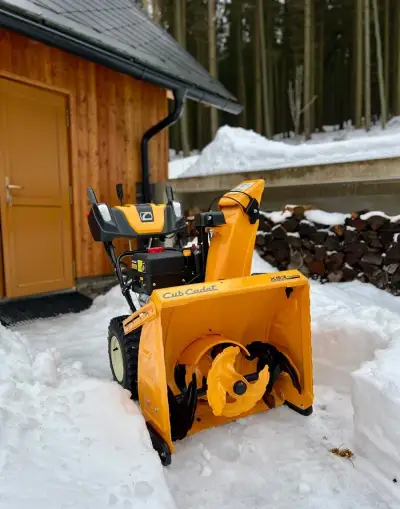 CUB CADET XS3 66SWE -třístupňová sněhová fréza s el. start.