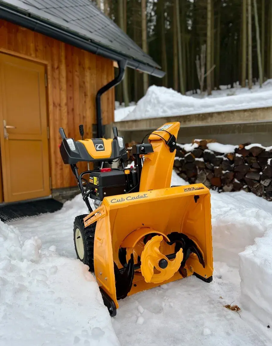 CUB CADET XS3 66SWE -třístupňová sněhová fréza s el. start.