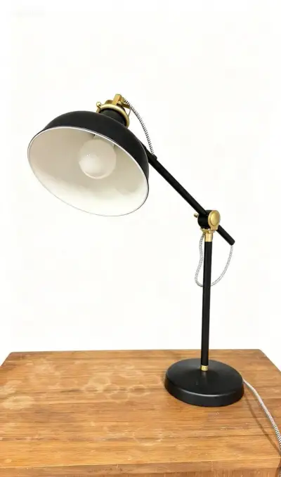 IKEA RANARP – černá designová lampa