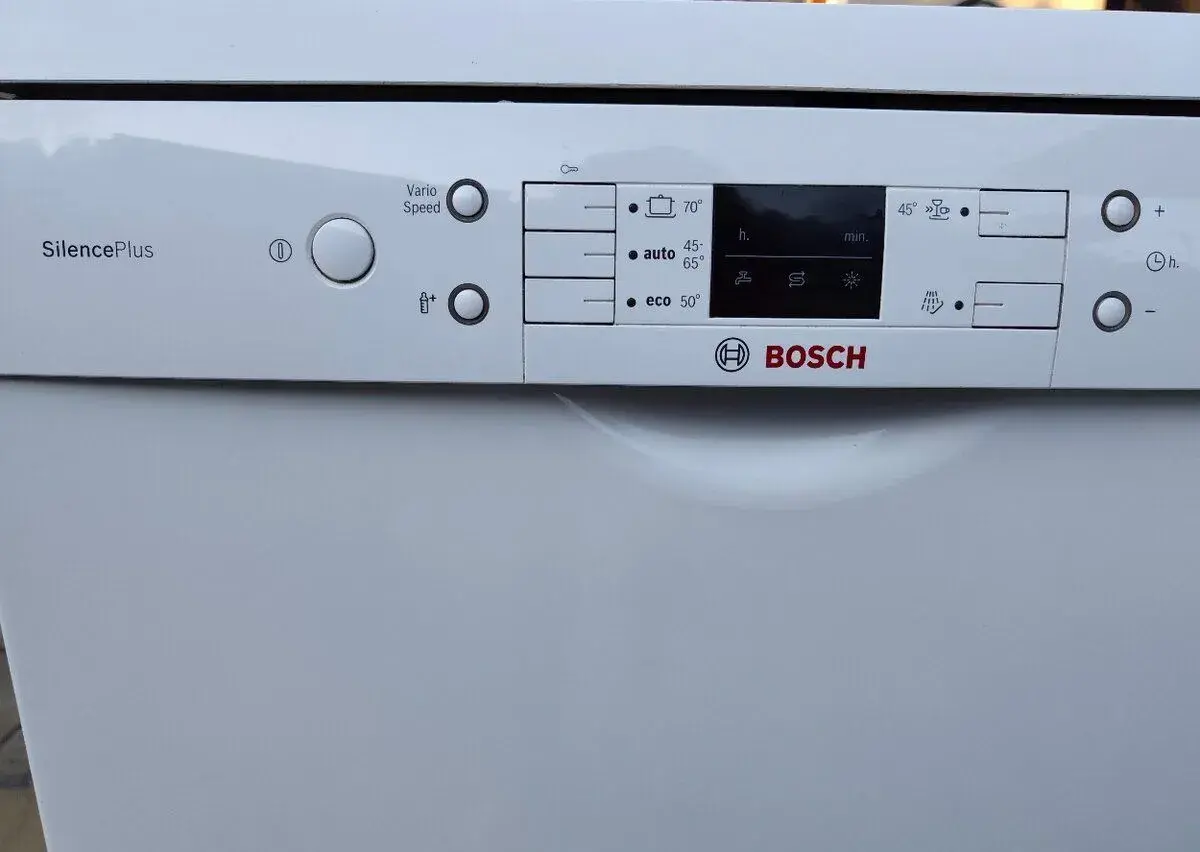Myčka nádobí BOSCH SilencePlus (60 cm) – bílá