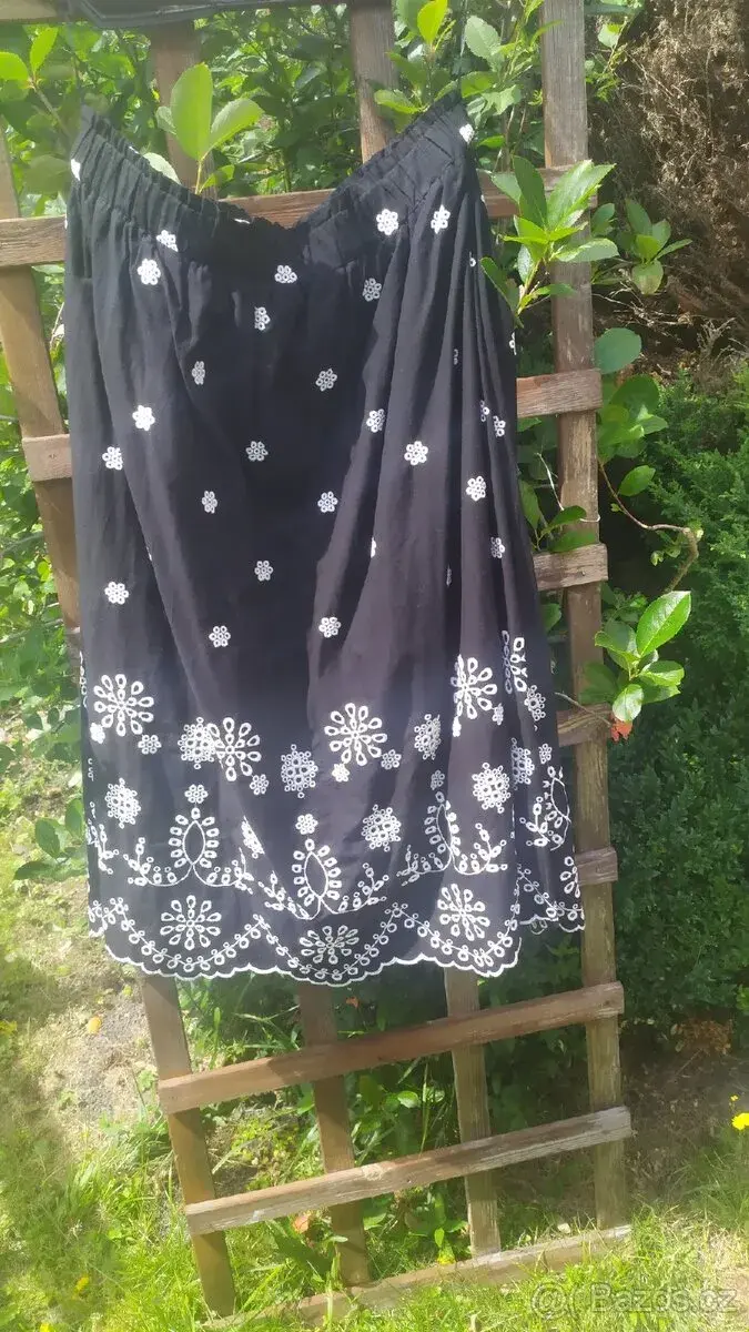 Novou sukni s výšivkou vel.46, zn.M&S collection
