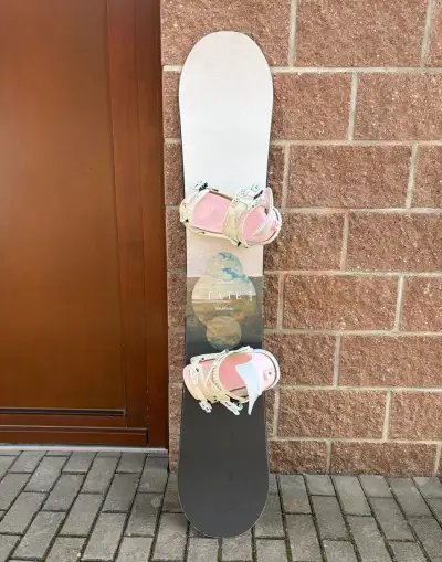Dámský snowboard NITRO Fate 150 cm + vázání