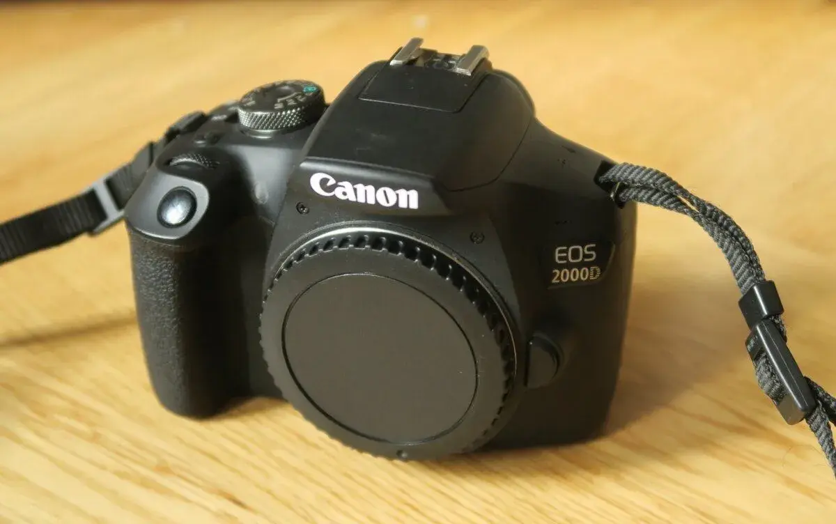 Canon EOS 2000D