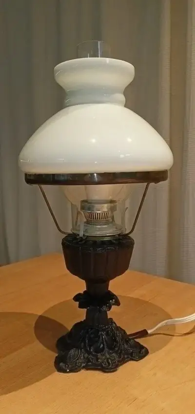 Retro stolní lampa „petrolejka“ na elektřinu