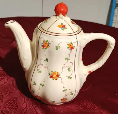 Starou keramickou konvici na kafe- Ditmar Urbach