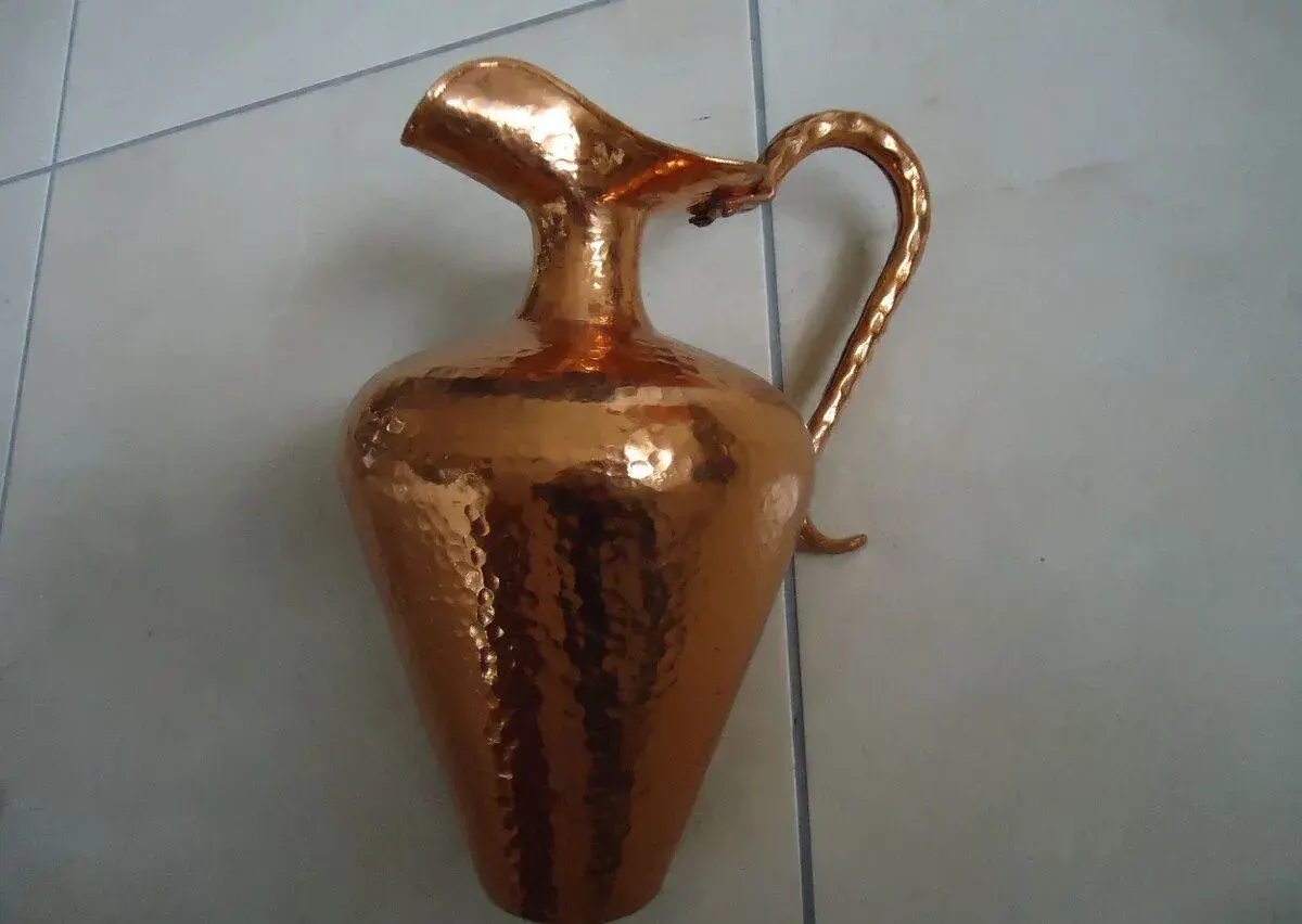 Měděná váza
