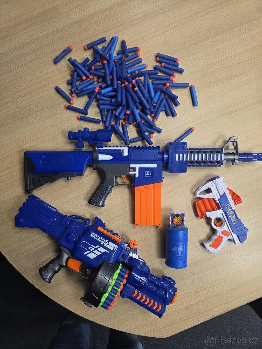 Sada pistolí