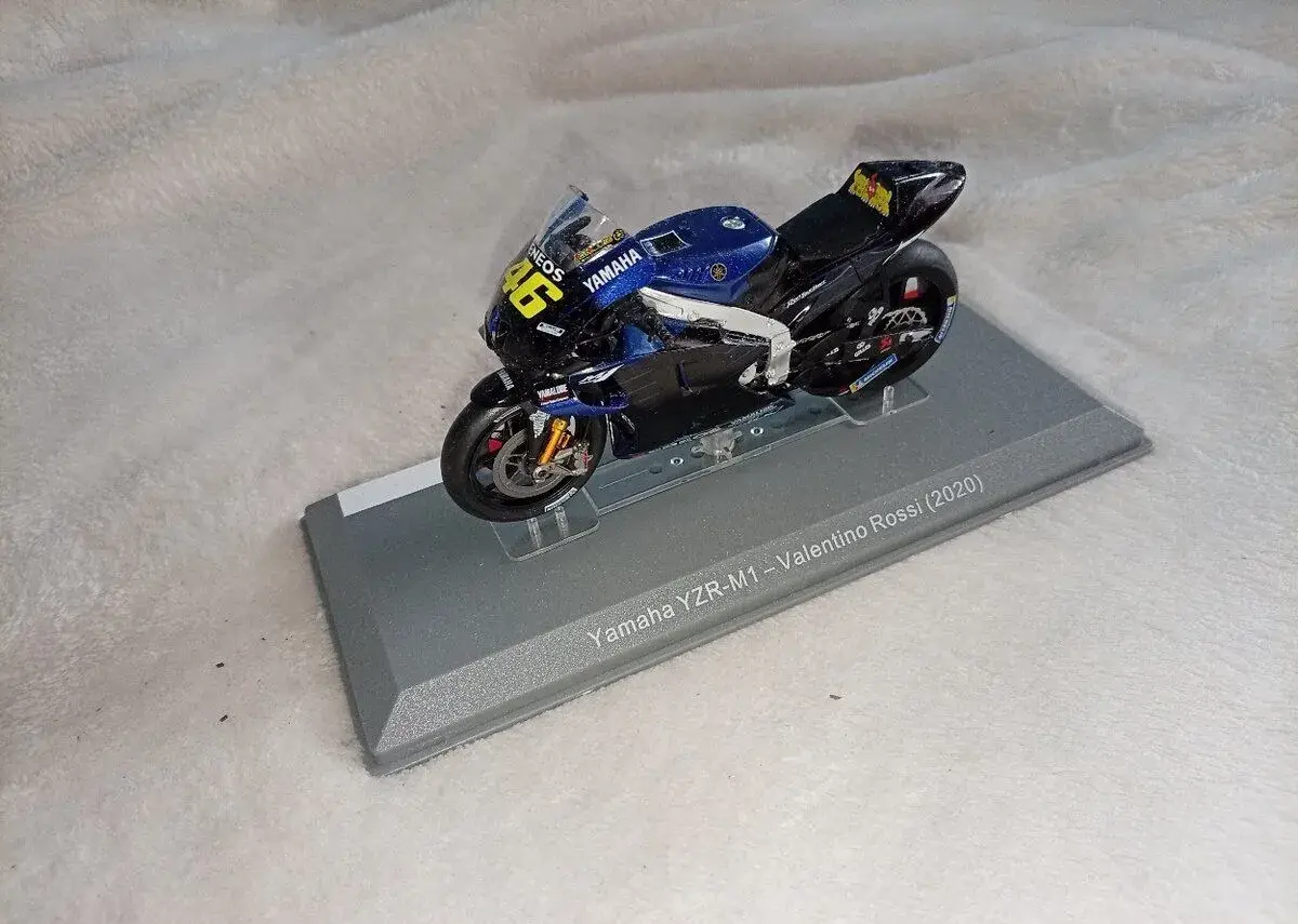 motorka yamaha yzr-m1