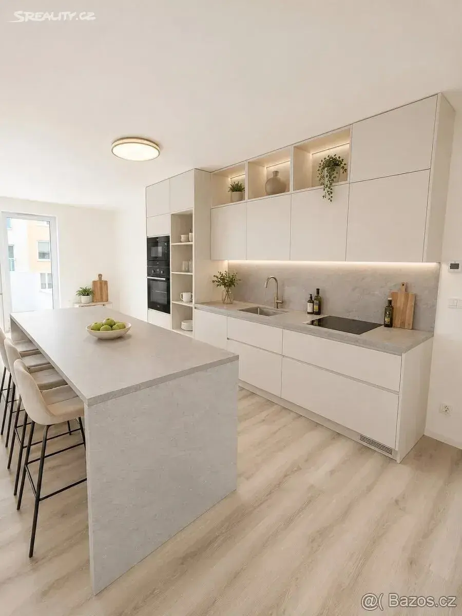 Pronájem bytu 3+kk 189 m² se zahradou a parkingem, sklepem
