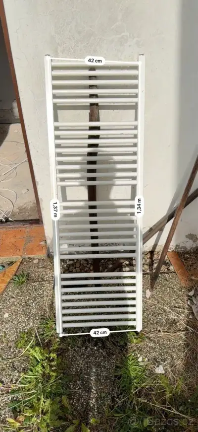 Koupelnový radiátor – topný žebřík, bílý, cca 45 × 135 cm