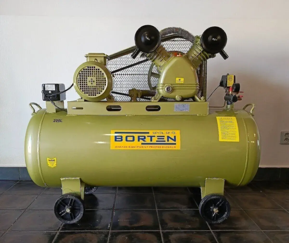 Vzduchový kompresor 4kW 200l BORTEN 2026''