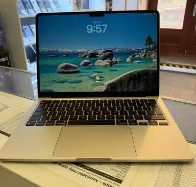 Macbook Air 13 M2/16GB/256GB, jako nový
