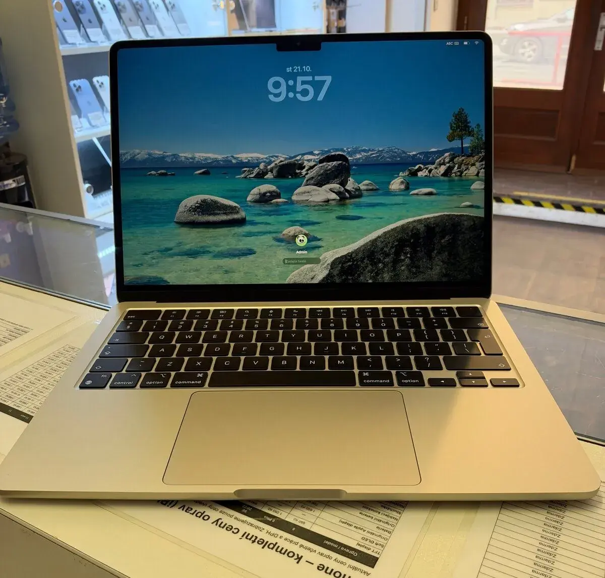 Macbook Air 13 M2/16GB/256GB, jako nový