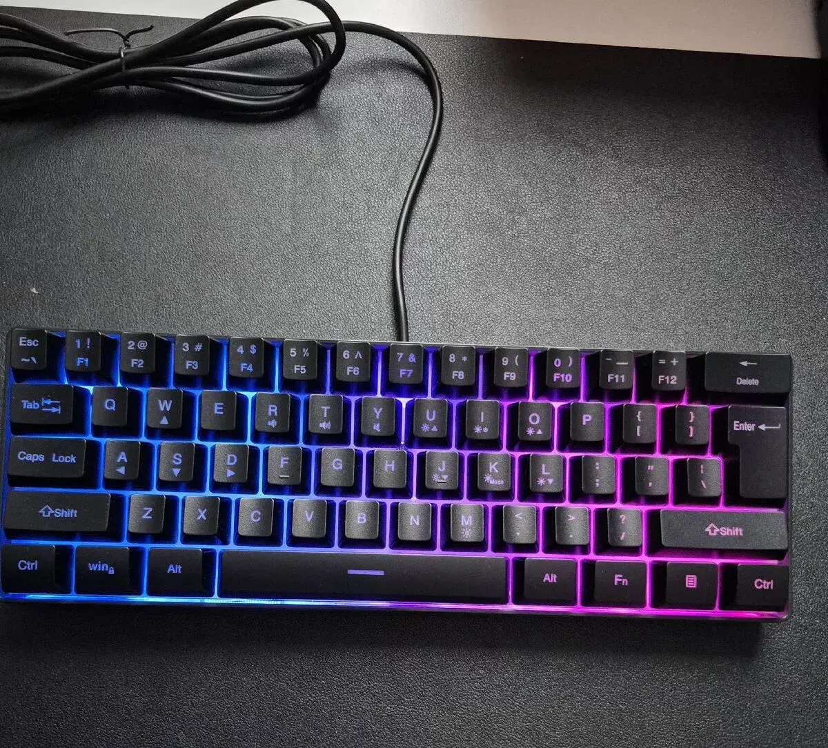 Herní Drátová RGB klávesnice