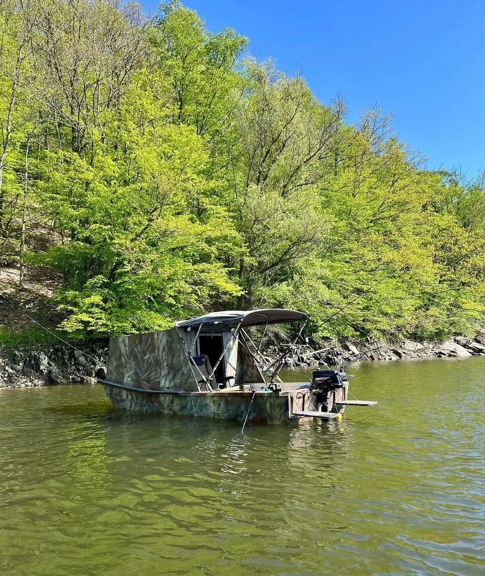 Rybářská laminátová loď 5.0x1.8m. Nová STK na 3 roky