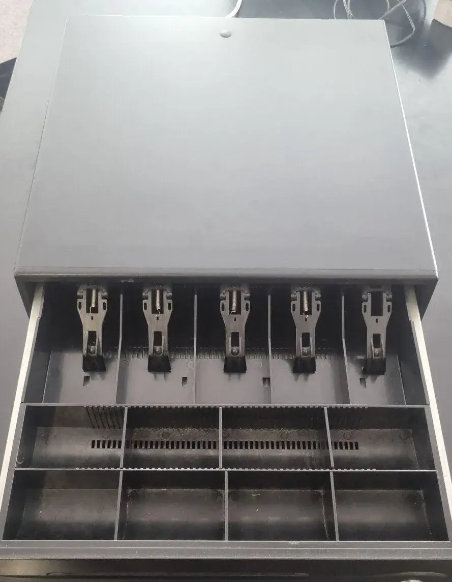 Pokladní box do obchodu na peníze papírové a mince