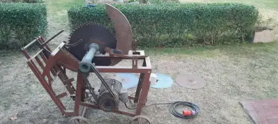 Cirkulárka, okružní pila s kolébkou