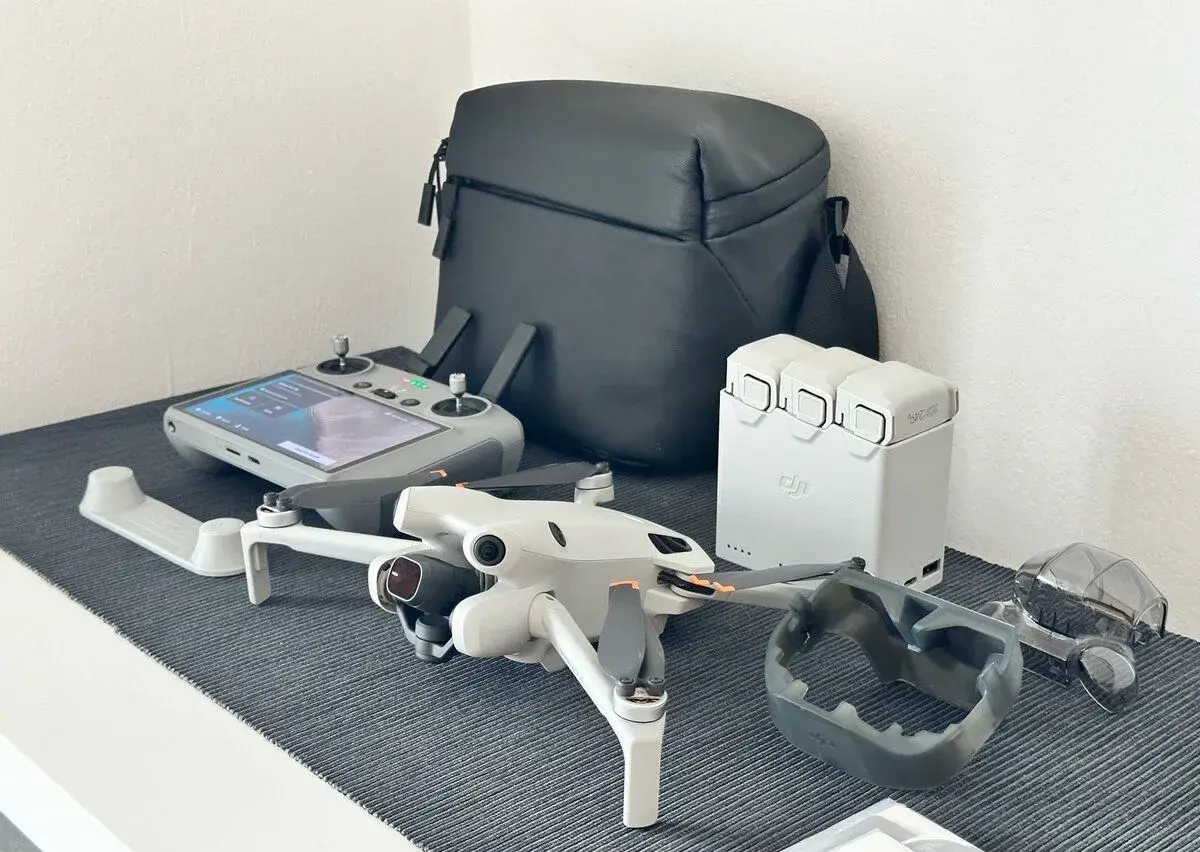 Dron DJI Mini 4 Pro Fly More Combo (DJI RC 2) 11-15 cyklů