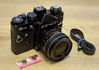 Zenit 12 xp + šíro 2.8/35 mm