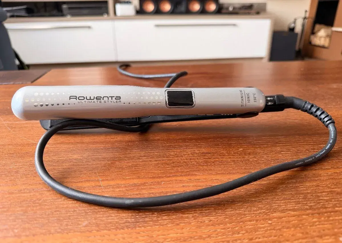 Rowenta Ultimate Styler Titanium Ionic – žehlička na vlasy