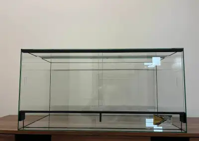 L terárium 80x40x40 nové. Vhodné pro agamy, želvy hady. Síla