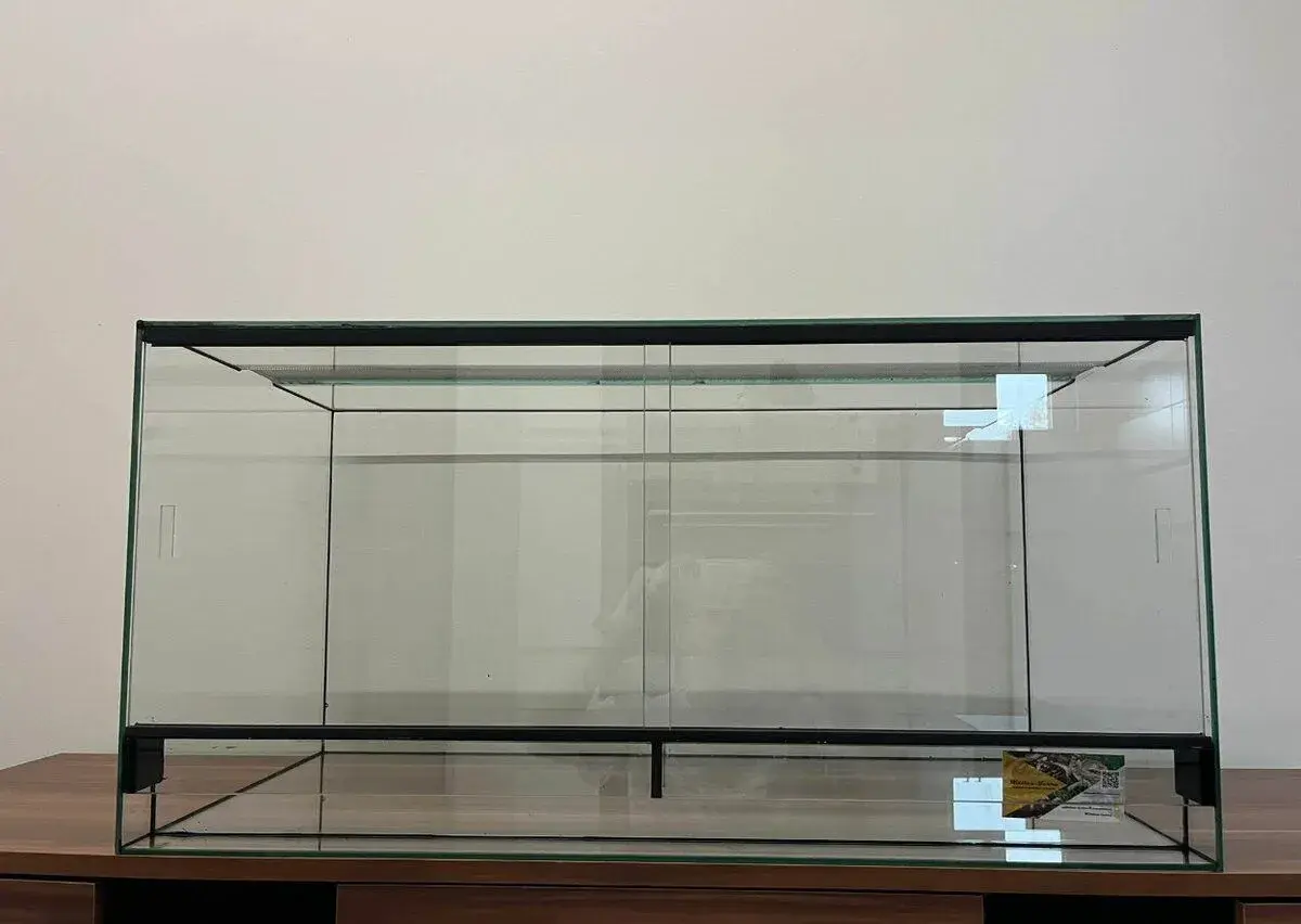 L terárium 80x40x40 nové. Vhodné pro agamy, želvy hady. Síla