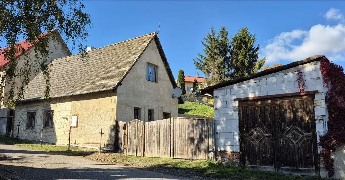 Rodinný dům s garáží v obci Holedeč - Veletice/za cenu bytu