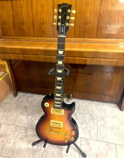 Gibson Les Paul Studio 2005 – Fireburst – stav – originá