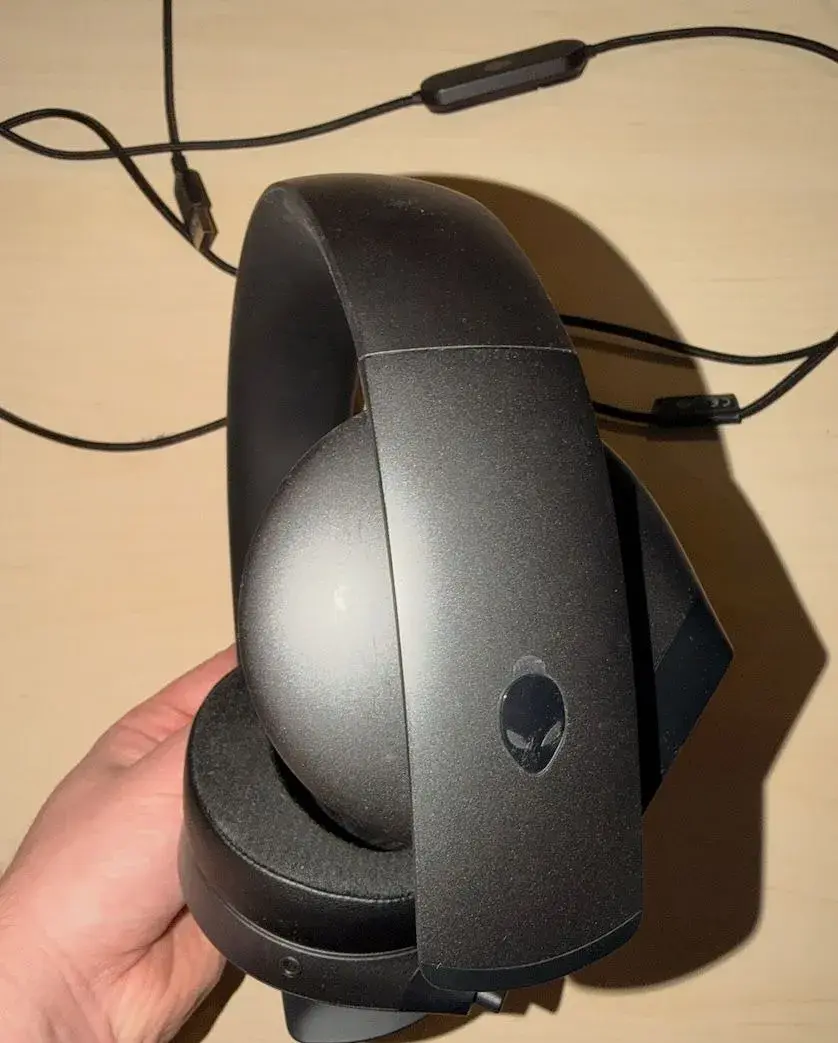 Herní sluchátka Dell Alienware AW310H