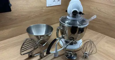 Robot Kitchenaid 5KSM175 s nerezovými metlami