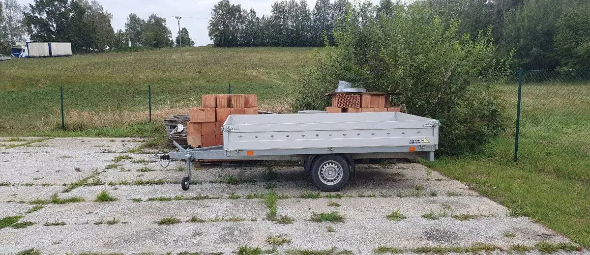 Agados VZ 32 (1300 kg) bržděný přívěsný vozík s plachtou
