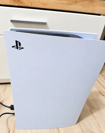 PlayStation 5 (PS5) 825 GB s mechanikou, ovladač + hry