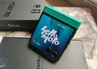 Zánovní Motorola RAZR 70 Sporting Green ALZA záruka 24měsíců