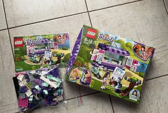 Lego friends - Emma a umělecký stánek 41332