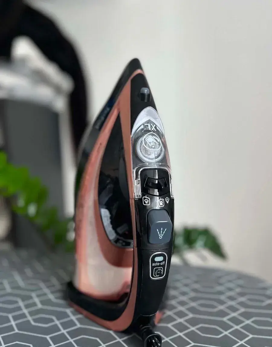 Žehličku Tefal Ultimate Pure