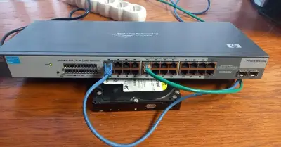 HP J9080A ProCurve 1700-24 Port Switch