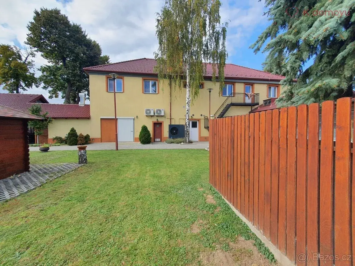 Restaurace s pivovarem a ubytováním, 2458m2, Držovice, okre