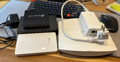 TP-Link Omada set: router ER605 + kontroler OC200 + 2× Wi-Fi