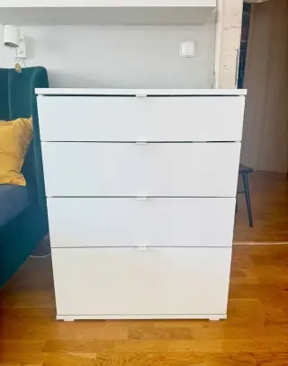 KOMODA IKEA VIHALS 2x (2025 v záruce)