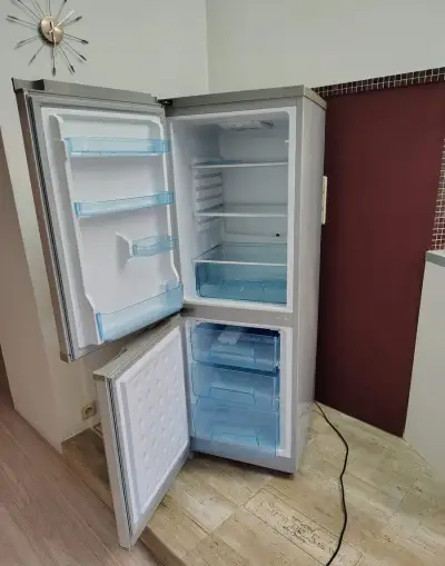 Lednice s mrazákem Baumatic