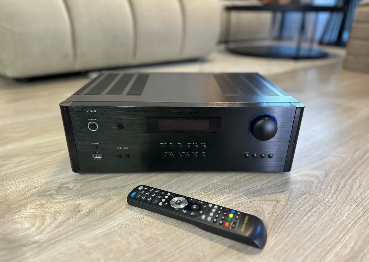 Rotel RA-1570