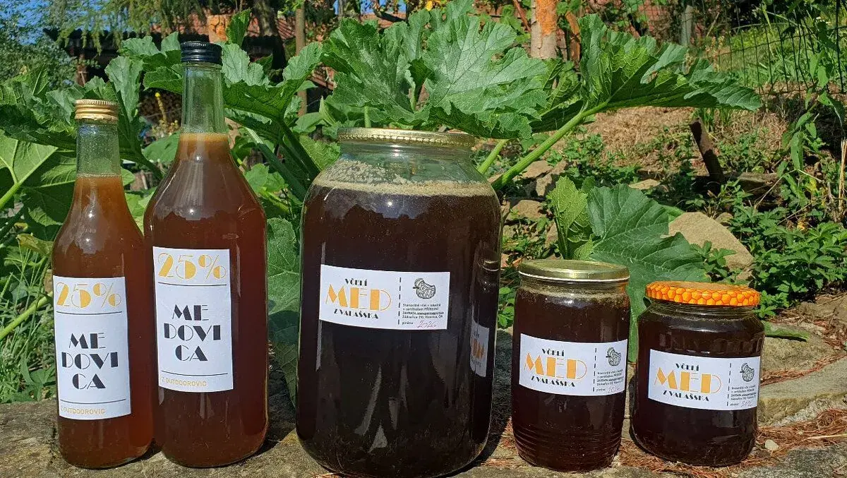 Med od včelaře z Valašska, přírodní zahrada