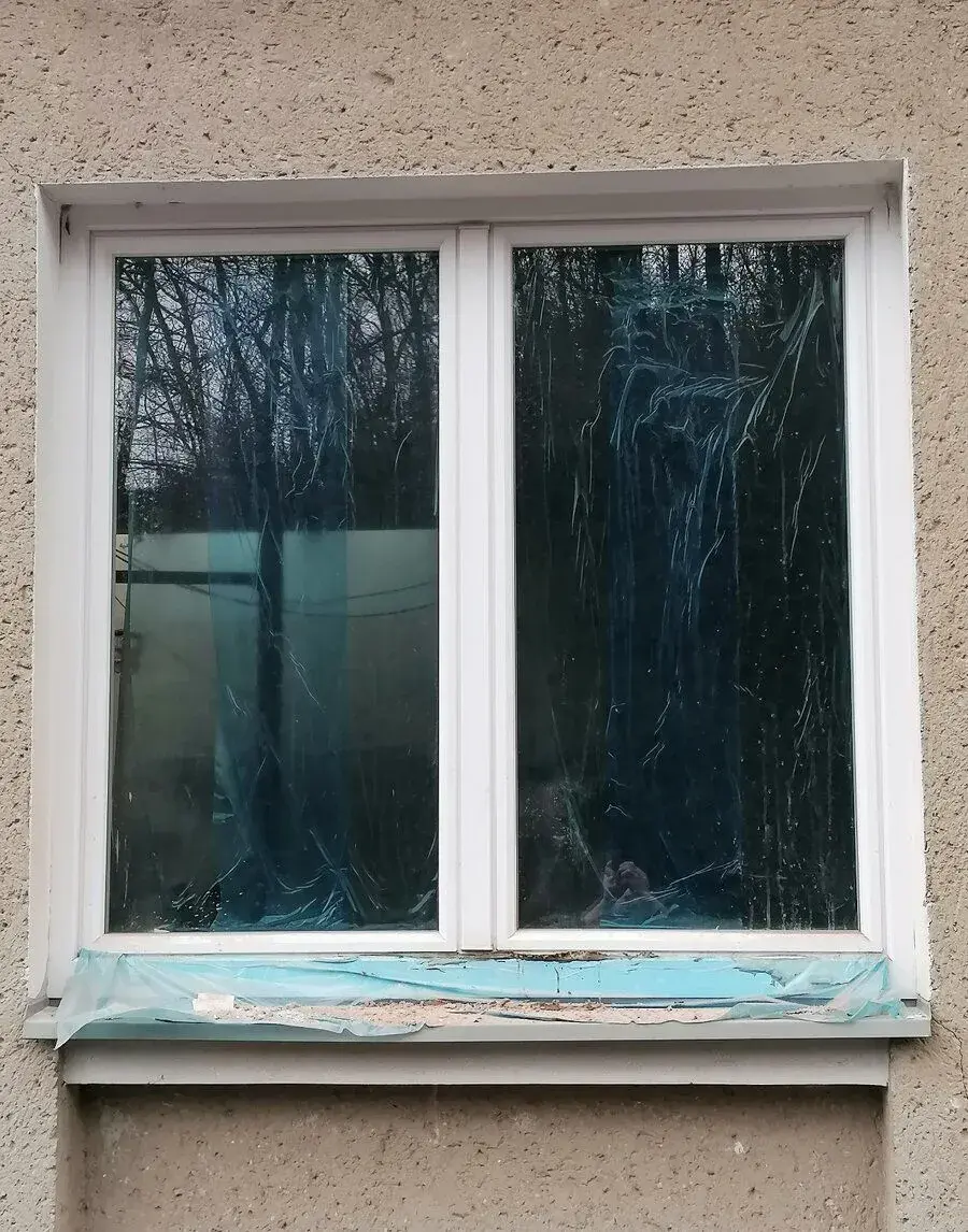 Dvoukřídlé okno - dvojsklo, otevíravé + ventilačka