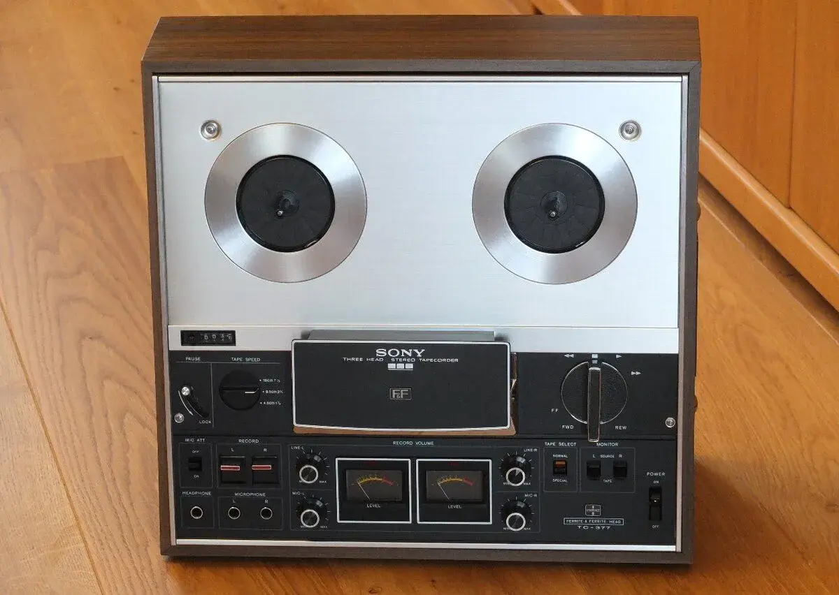 SONY TC-377Stereo Tape Recorder(1973-1976)Top