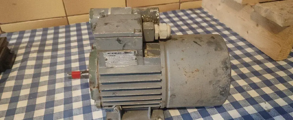 Elektromotor 250 W 2800 ot./min. 220 V.