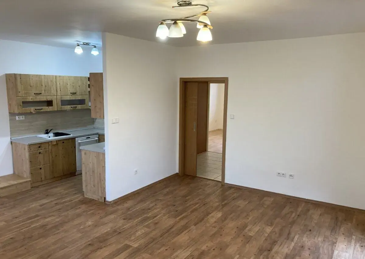 Pronájem 3+kk, 78m2, lodžie, garáž, Pardubice-Pardubičky
