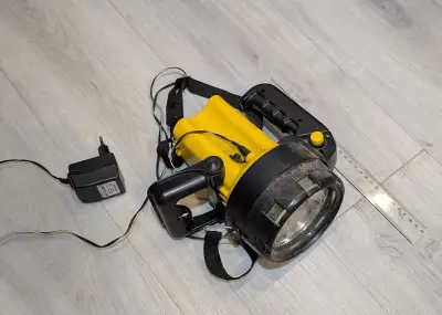 Svítilna ruční s adaptérem