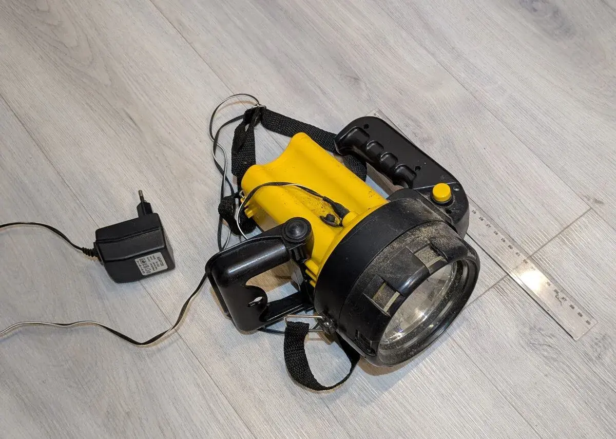 Svítilna ruční s adaptérem